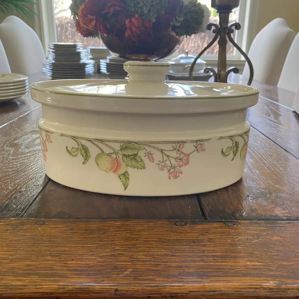 MINT 2.5 Qt Oval Covered Casserole Wild Apple by Wedgwood